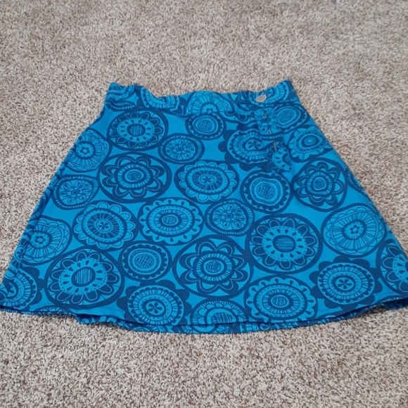 Buttoned Skirt with Pockets - Picture 7 of 10